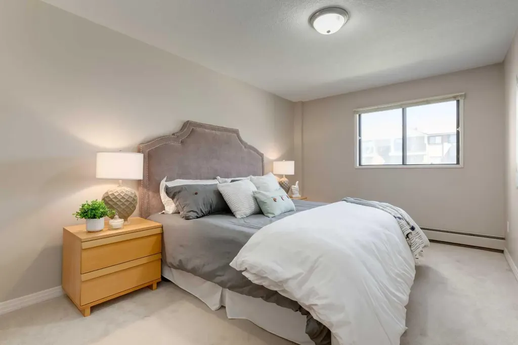 13045 6 Street SW Calgary AB T2W 5H1