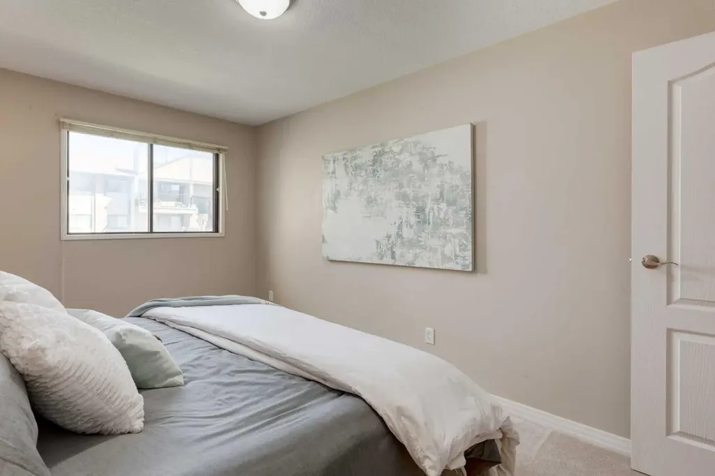 13045 6 Street SW Calgary AB T2W 5H1