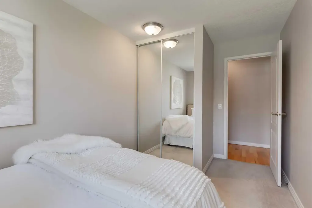 13045 6 Street SW Calgary AB T2W 5H1