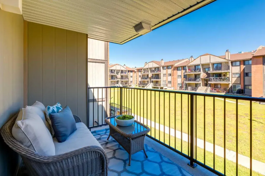 13045 6 Street SW Calgary AB T2W 5H1