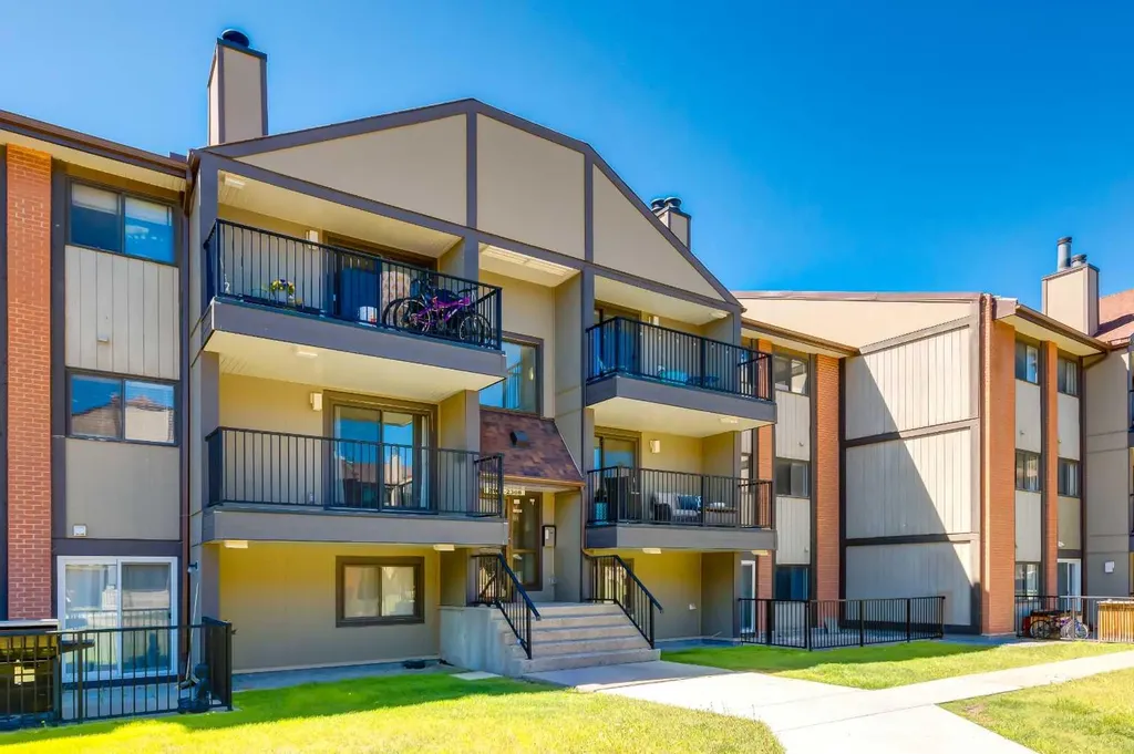13045 6 Street SW Calgary AB T2W 5H1