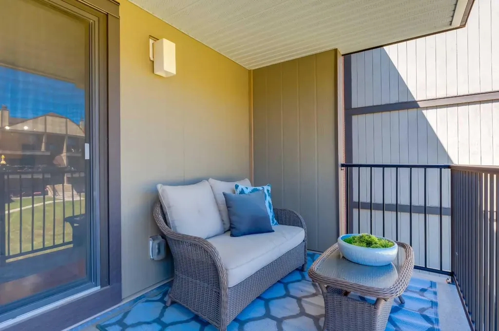 13045 6 Street SW Calgary AB T2W 5H1