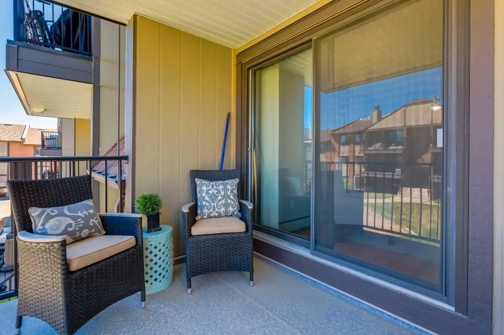 13045 6 Street SW Calgary AB T2W 5H1
