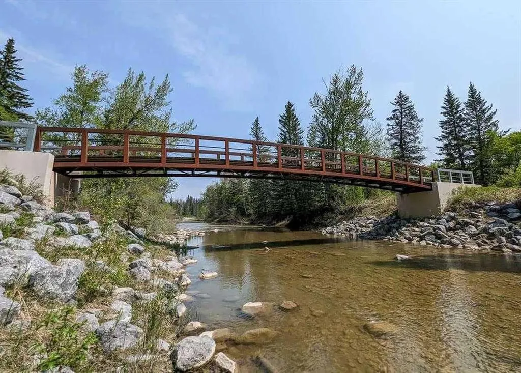 13045 6 Street SW Calgary AB T2W 5H1