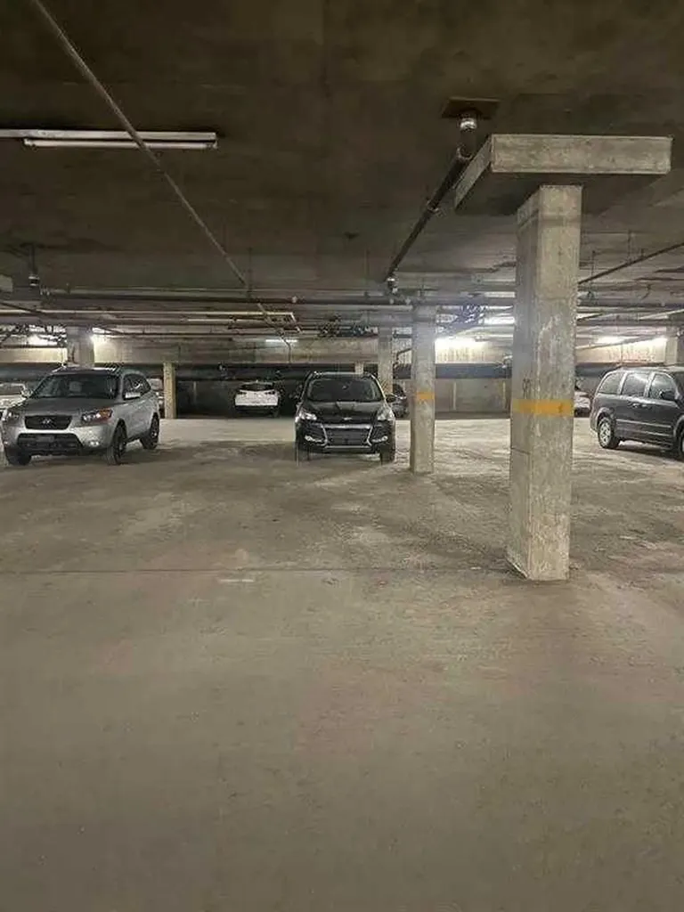 13045 6 Street SW Calgary AB T2W 5H1