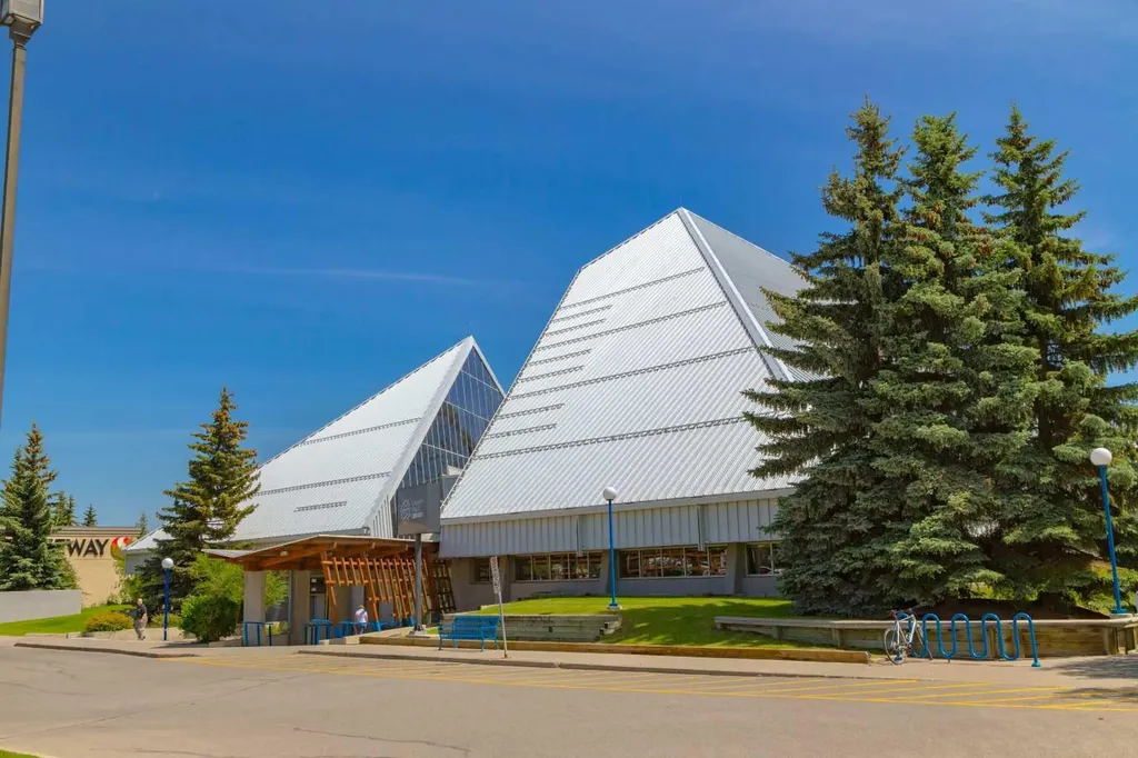 13045 6 Street SW Calgary AB T2W 5H1