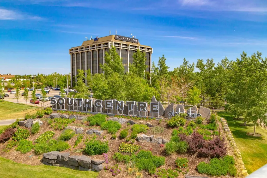 13045 6 Street SW Calgary AB T2W 5H1