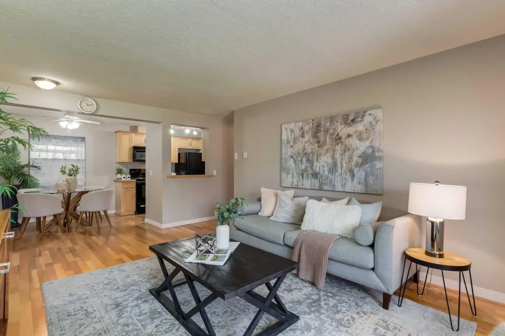 13045 6 Street SW Calgary AB T2W 5H1