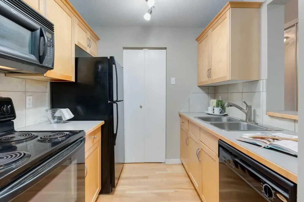 13045 6 Street SW Calgary AB T2W 5H1