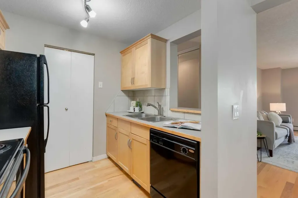 13045 6 Street SW Calgary AB T2W 5H1
