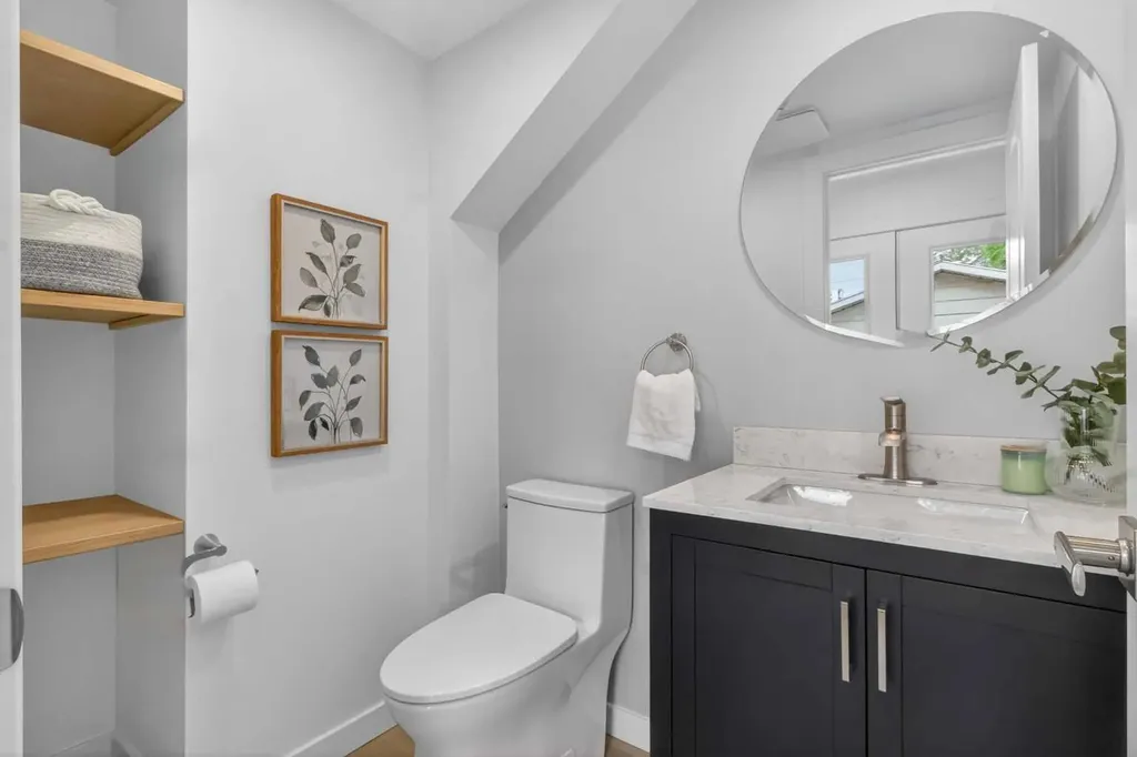 928 Maplecroft Road SE Calgary AB T2J 1W8