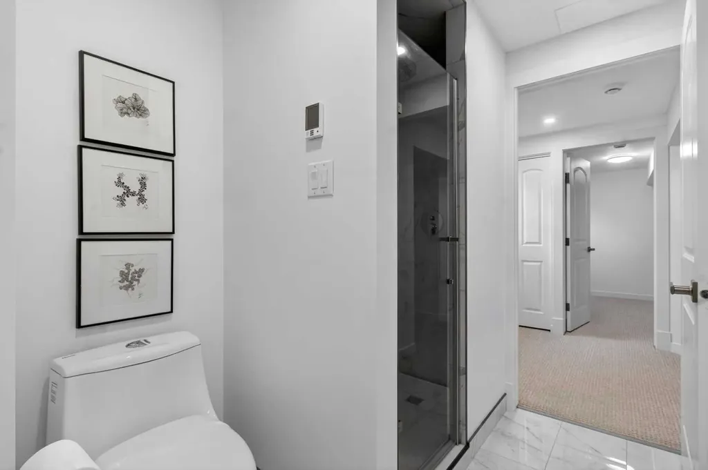 928 Maplecroft Road SE Calgary AB T2J 1W8