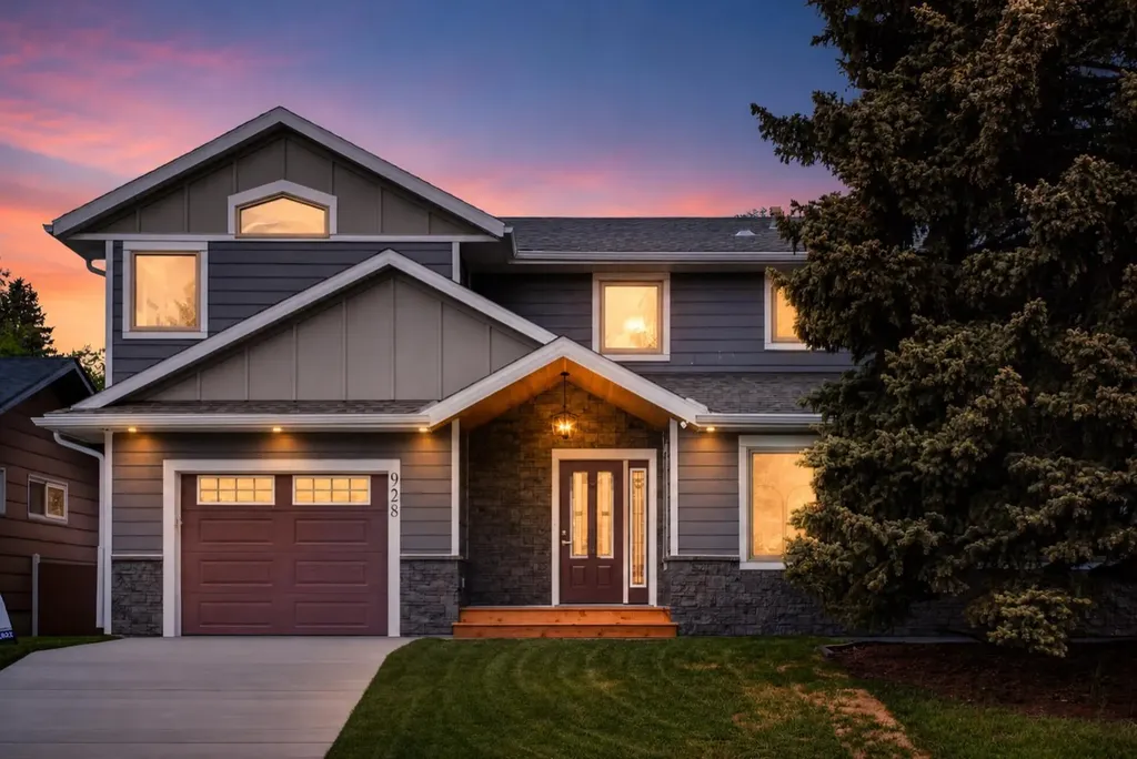 928 Maplecroft Road SE Calgary AB T2J 1W8