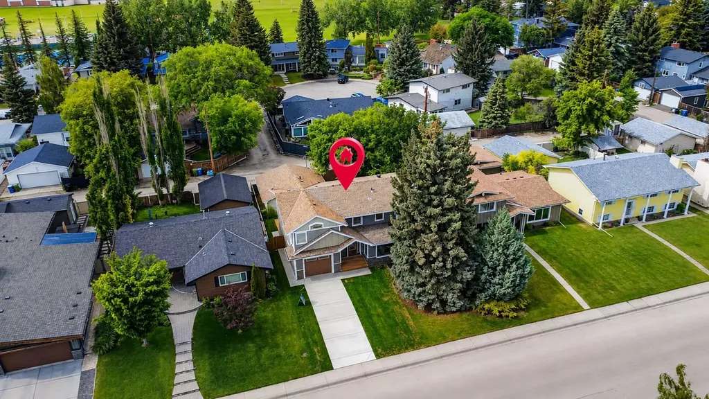 928 Maplecroft Road SE Calgary AB T2J 1W8