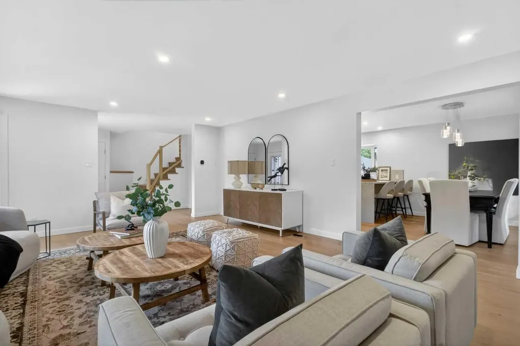 928 Maplecroft Road SE Calgary AB T2J 1W8