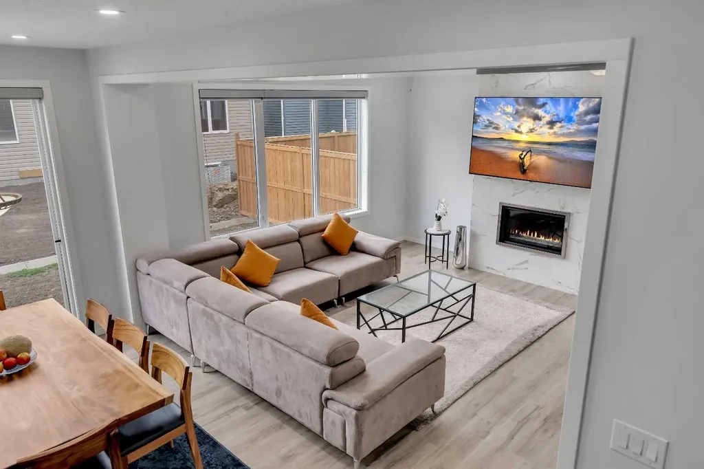 273 Carringwood Close NW Calgary AB T3P 2B1