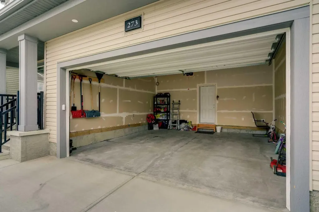 273 Carringwood Close NW Calgary AB T3P 2B1