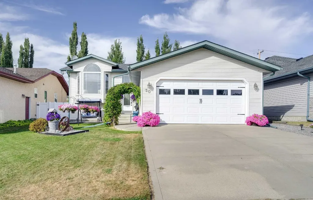 50 Livingston Close Lacombe AB T4L 2J3