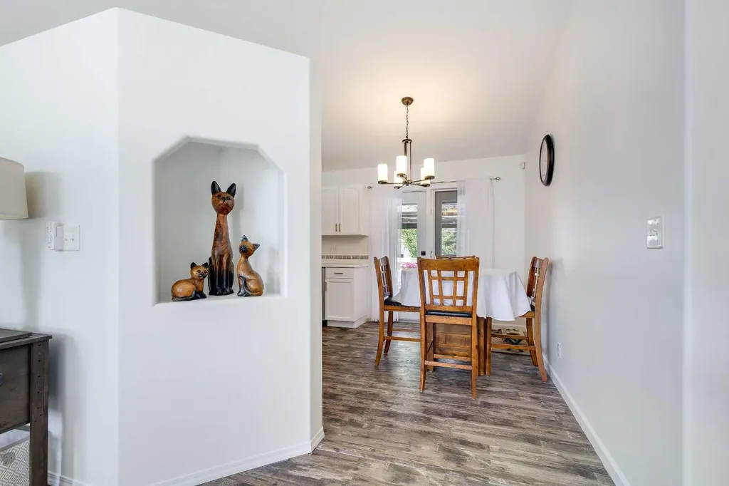 50 Livingston Close Lacombe AB T4L 2J3