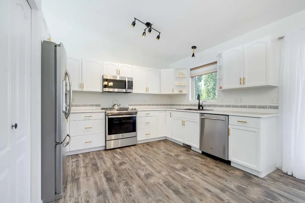 50 Livingston Close Lacombe AB T4L 2J3