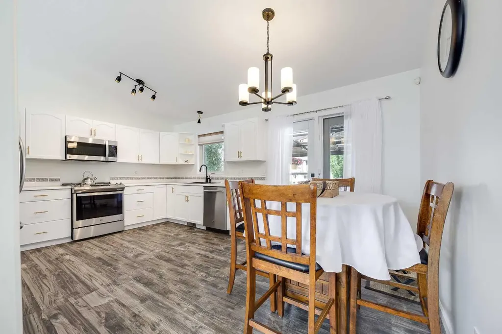 50 Livingston Close Lacombe AB T4L 2J3
