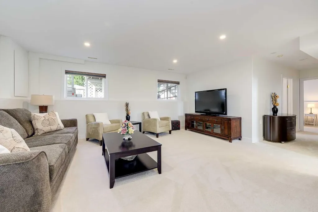 50 Livingston Close Lacombe AB T4L 2J3