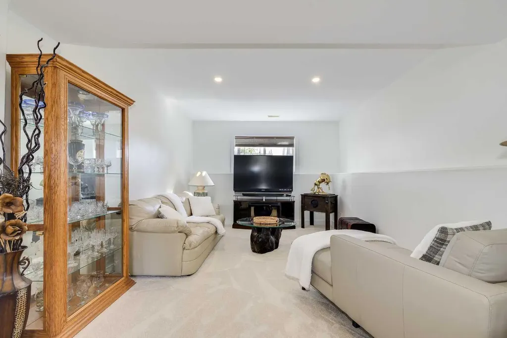 50 Livingston Close Lacombe AB T4L 2J3