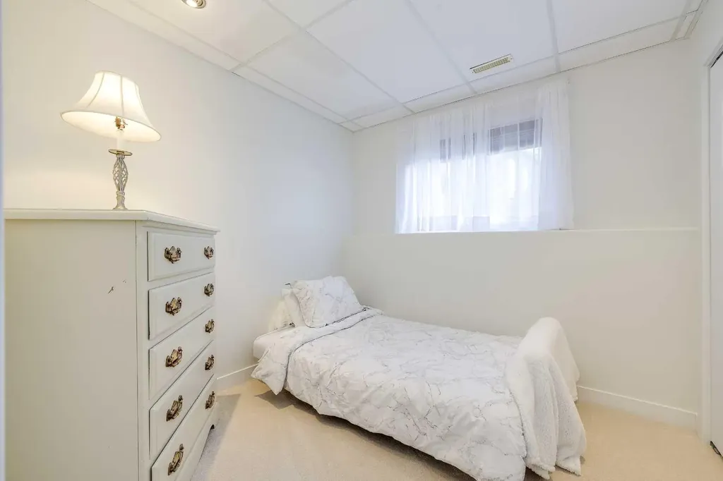 50 Livingston Close Lacombe AB T4L 2J3