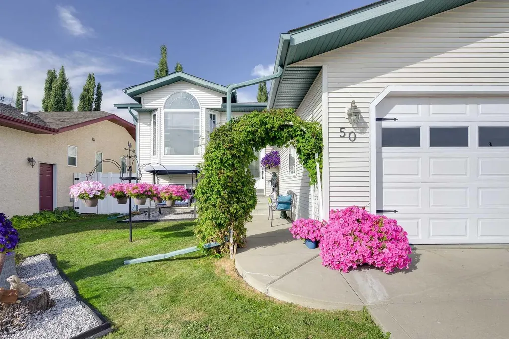 50 Livingston Close Lacombe AB T4L 2J3