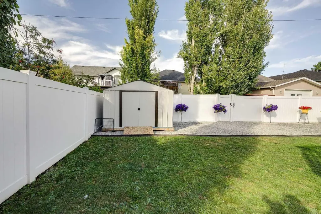 50 Livingston Close Lacombe AB T4L 2J3
