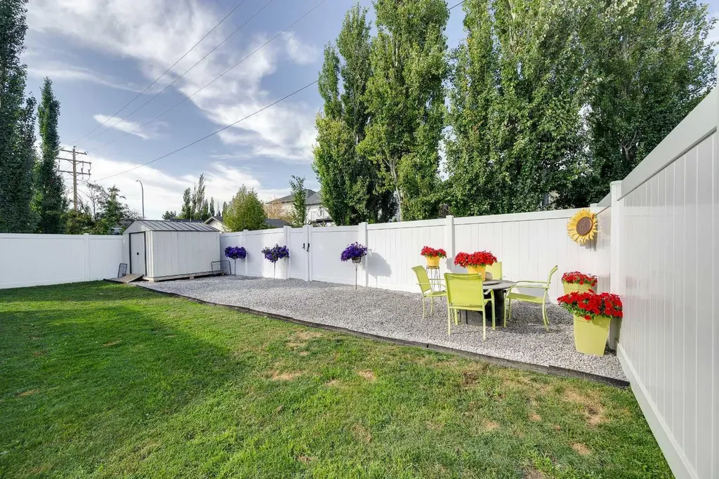 50 Livingston Close Lacombe AB T4L 2J3
