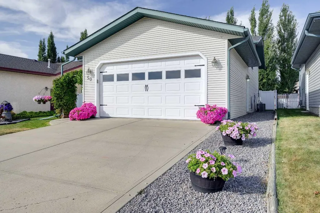 50 Livingston Close Lacombe AB T4L 2J3