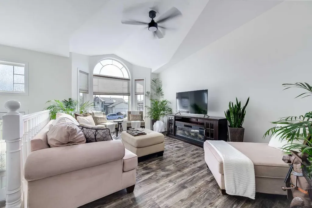 50 Livingston Close Lacombe AB T4L 2J3