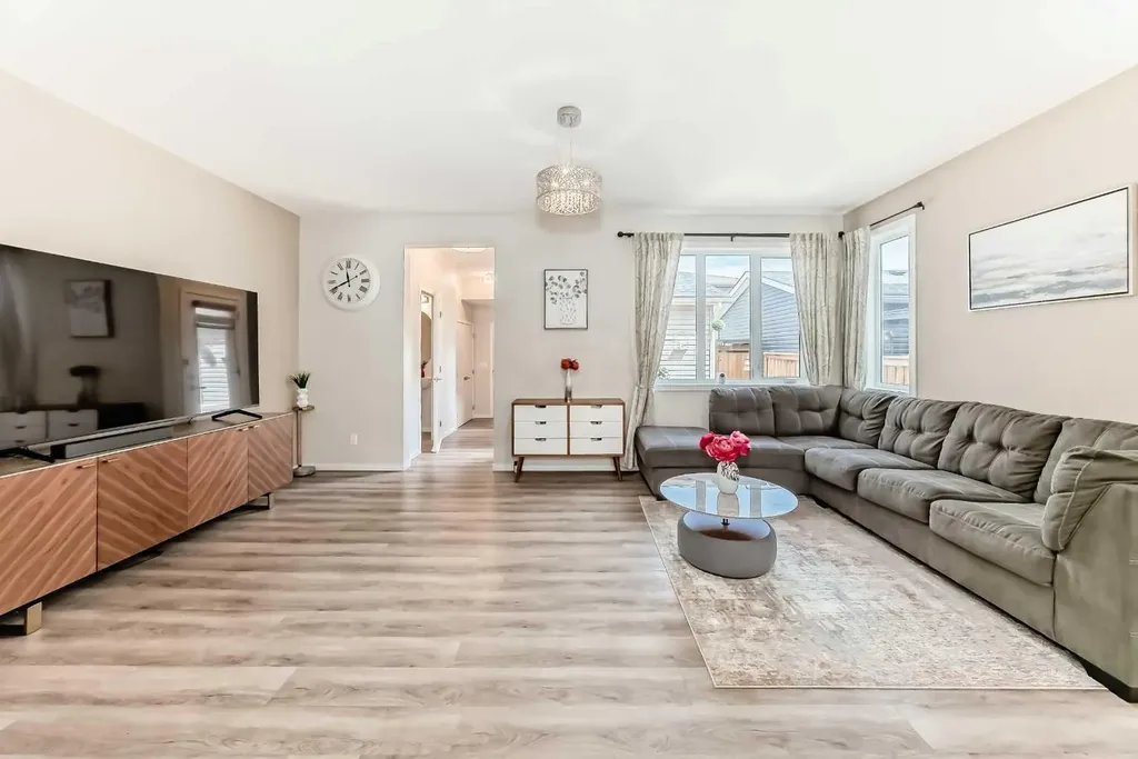131 Carringham Road NW Calgary AB T3P 1V3