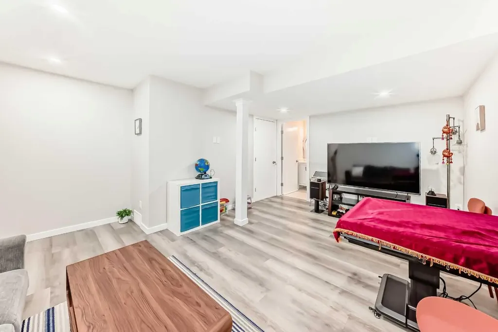 131 Carringham Road NW Calgary AB T3P 1V3