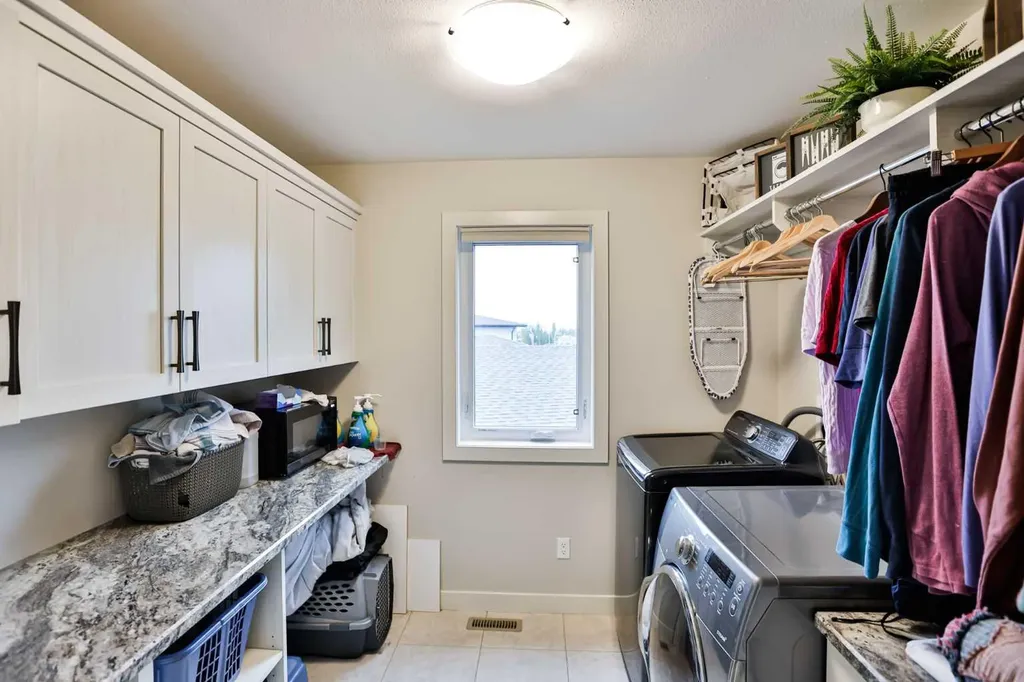 865 Atlantic Cove W Lethbridge AB T1J 5M4