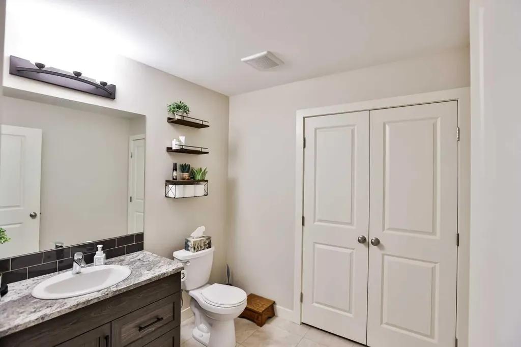 865 Atlantic Cove W Lethbridge AB T1J 5M4