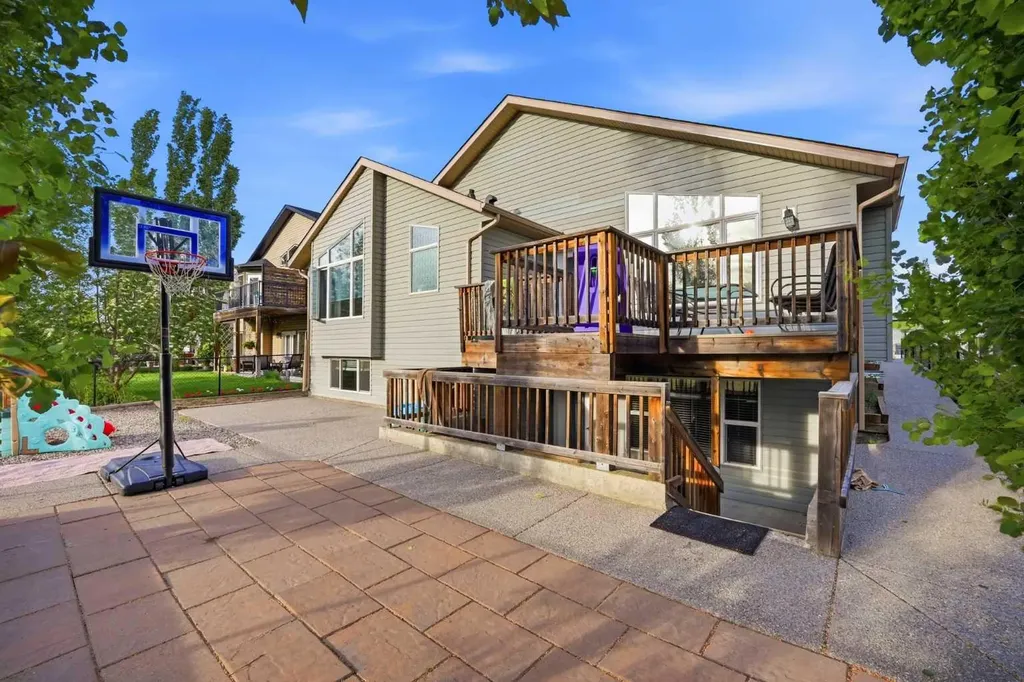 203 Hillcrest Boulevard Strathmore AB T1P 0A3