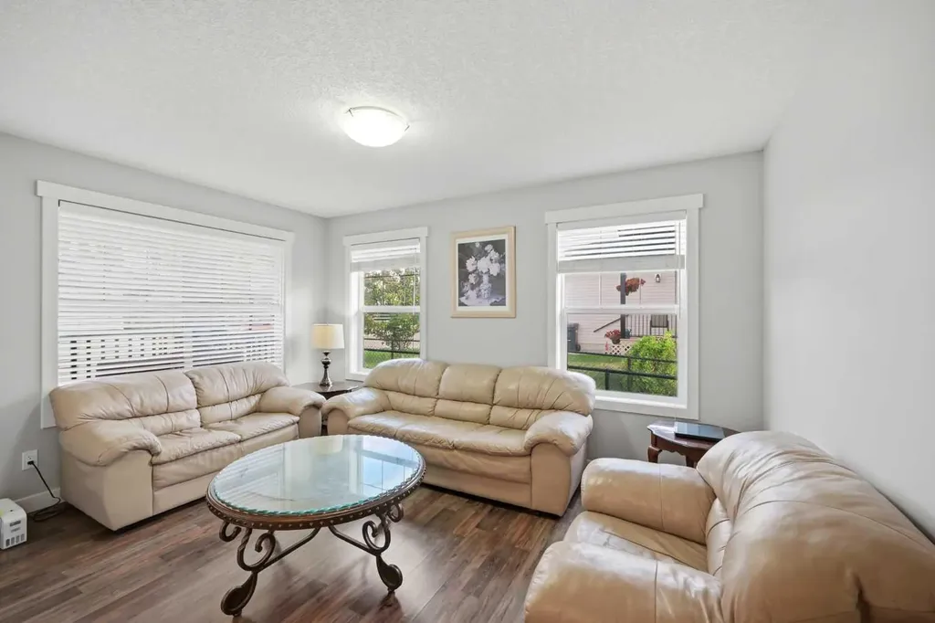 203 Hillcrest Boulevard Strathmore AB T1P 0A3