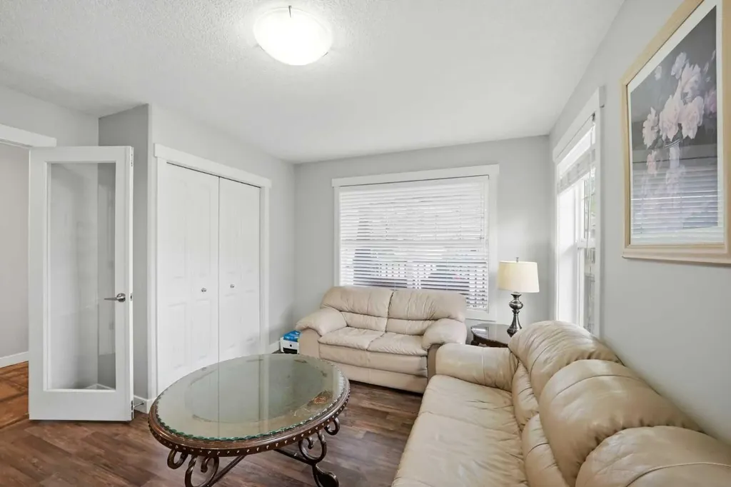 203 Hillcrest Boulevard Strathmore AB T1P 0A3