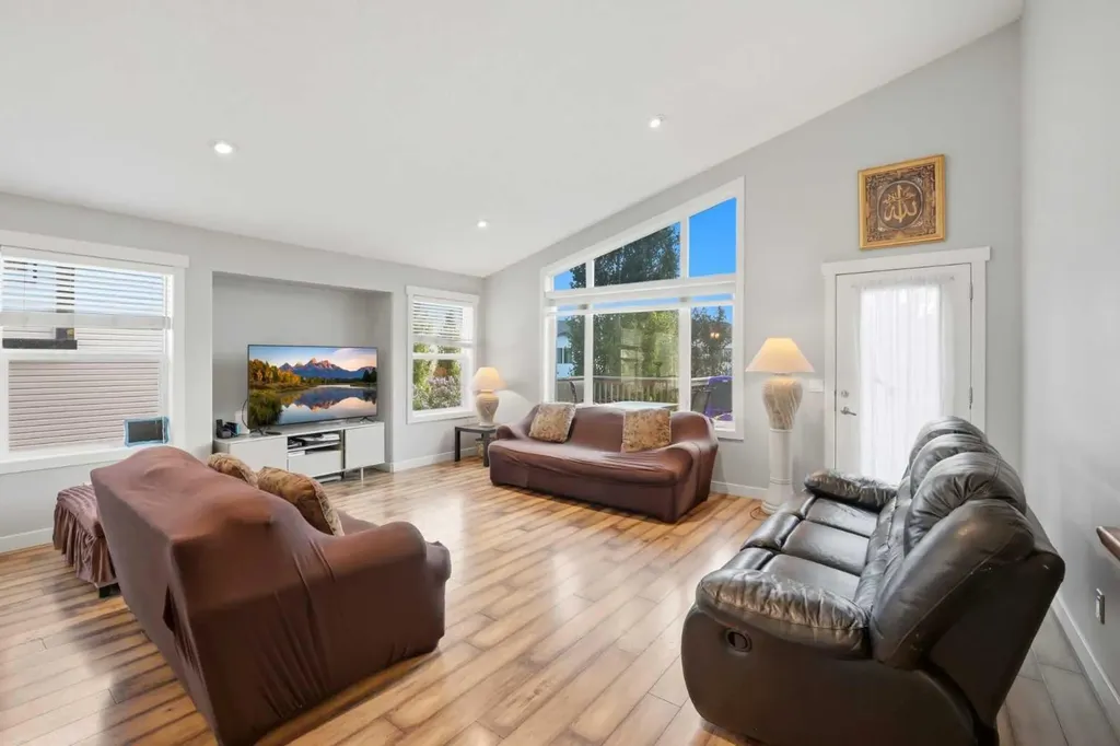 203 Hillcrest Boulevard Strathmore AB T1P 0A3