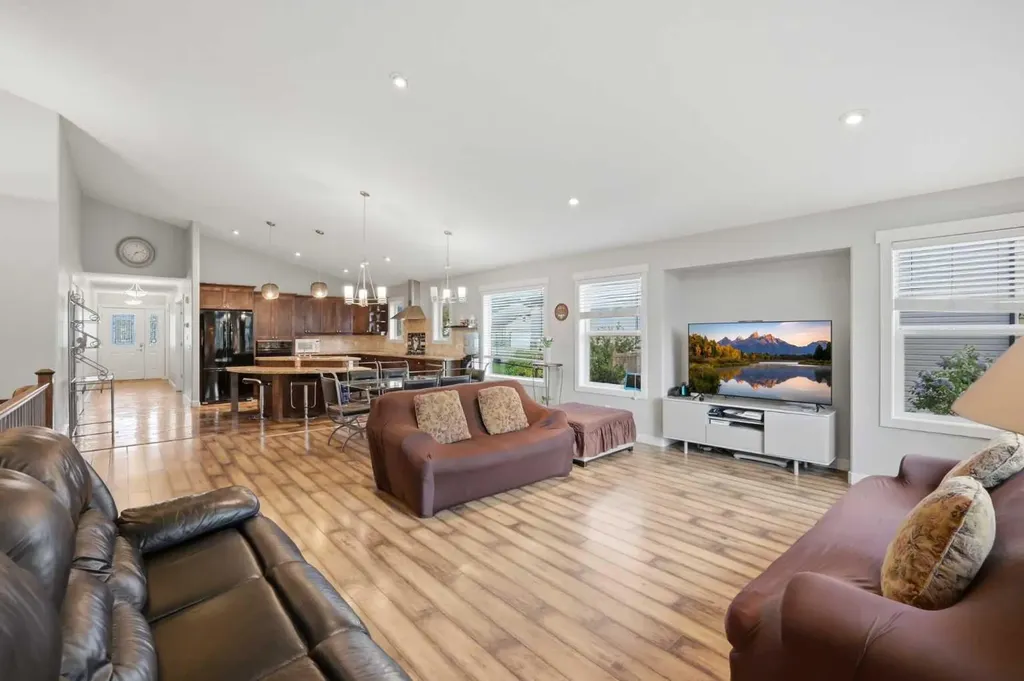 203 Hillcrest Boulevard Strathmore AB T1P 0A3