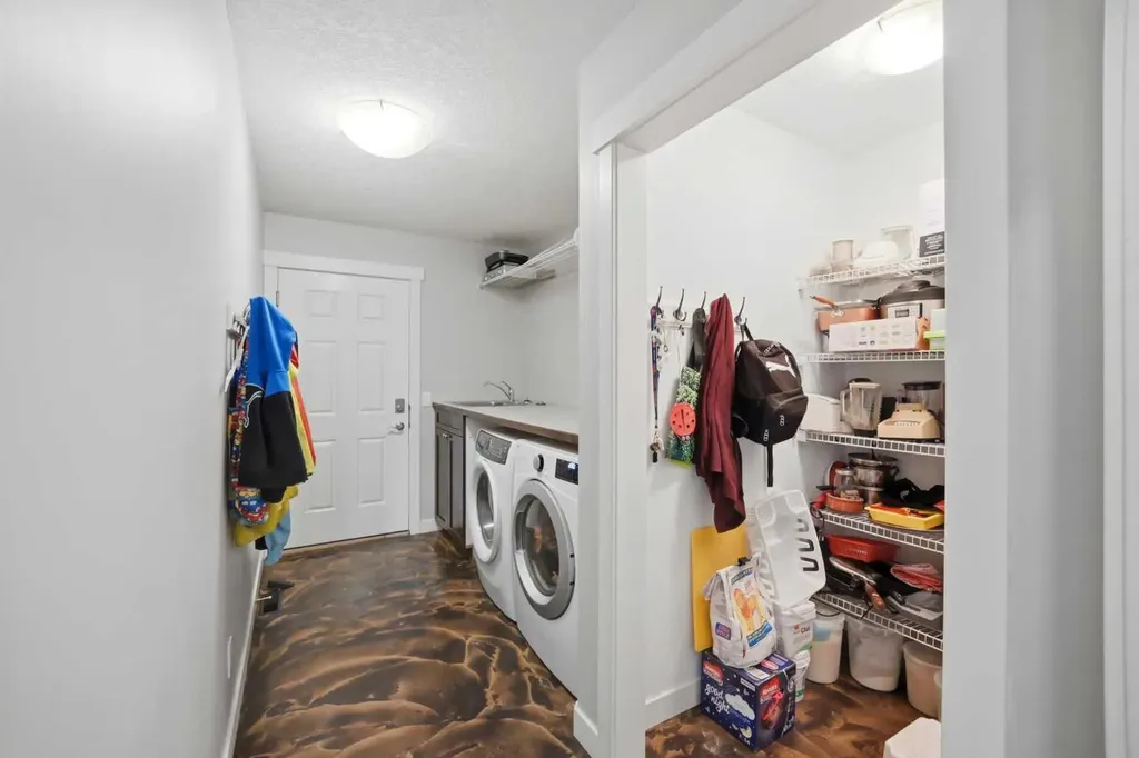 203 Hillcrest Boulevard Strathmore AB T1P 0A3