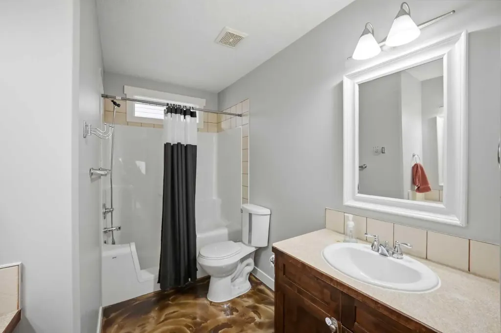 203 Hillcrest Boulevard Strathmore AB T1P 0A3