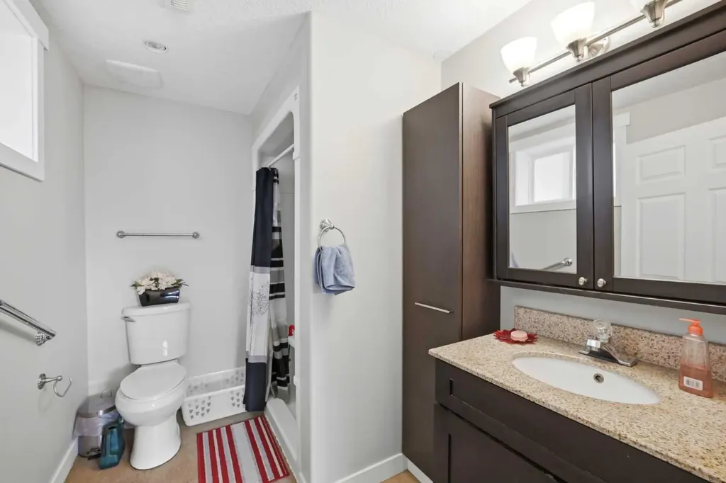 203 Hillcrest Boulevard Strathmore AB T1P 0A3
