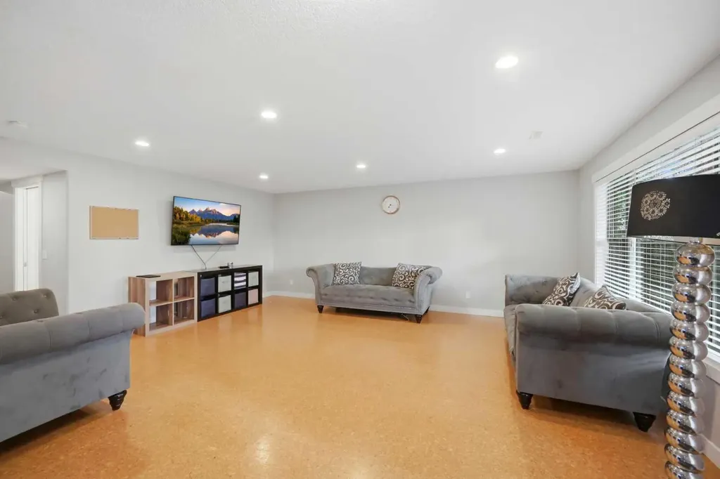 203 Hillcrest Boulevard Strathmore AB T1P 0A3
