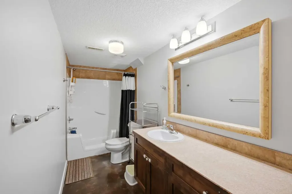 203 Hillcrest Boulevard Strathmore AB T1P 0A3