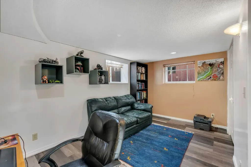 129 18 Avenue NW Calgary AB T2M0S9