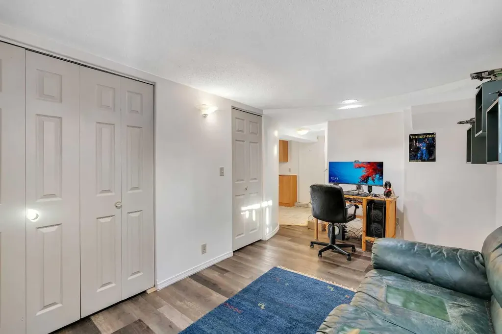 129 18 Avenue NW Calgary AB T2M0S9