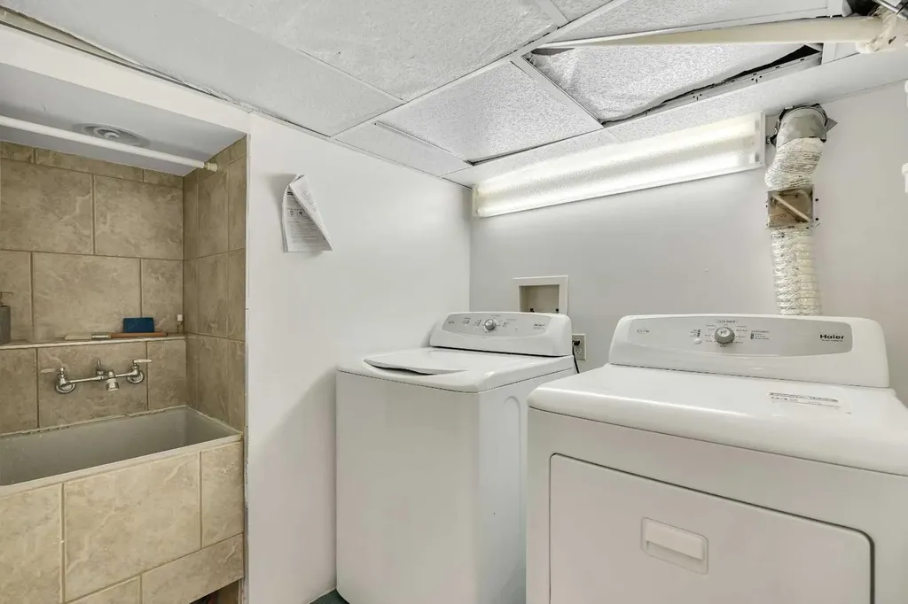 129 18 Avenue NW Calgary AB T2M0S9